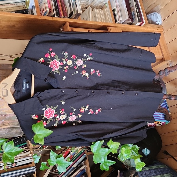 Women's Embroidery Buttondown Shirt - 100% COTTON - Picture 6 of 7